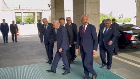 MHP Genel Başkanı Devlet Bahçeli meclise böyle geldi