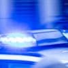 Polizeieinsatz in der Frankfurter Allee: Frau offenbar mit Messer in Berliner Wohnung angegriffen