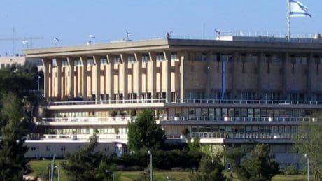 İsrail'de koalisyon ortağı Agudat Israel Partisi üyeleri de hükümetten istifasını duyurdu