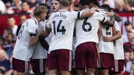 Arsenal, Manchester United'ı tek golle geçti