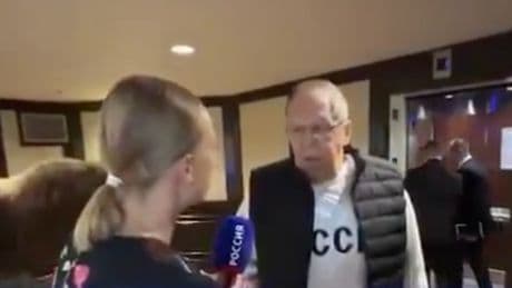 Bei Ankunft in Alaska - Pulli-Provokation von Russen-Außenminister