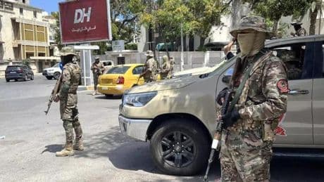 Los españoles atrapados por los combates en Trípoli se preparan para ser evacuados: "Saldremos de Libia en breve"