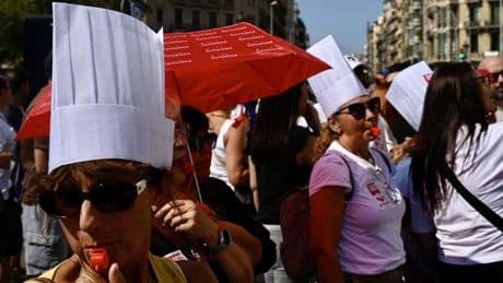 UGT rechaza un convenio laboral de hostelería a la baja en Catalunya en un año con récord de turistas