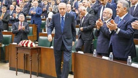 Grup toplantısında muhalefete yüklendi: ‘Şeffaf olacaklardı bantçı olup çıktılar’