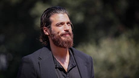 Can Yaman İspanya'ya taşındı