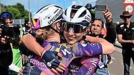 Femke Gerritse slaat dubbelslag in Vuelta Femenina: ritzege én rode trui
