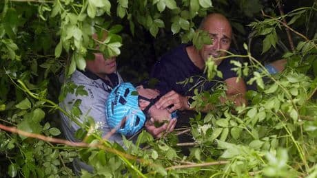 Sorgen um Giro-Fahrer - Dramatische Bilder nach Horror-Sturz