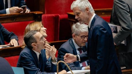 Vote de confiance : les hésitations des Républicains, entre critiques et participation au gouvernement