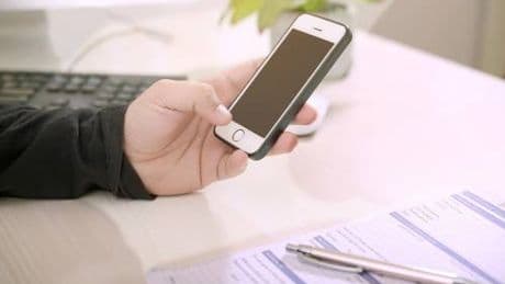 Addio app a pagamento per scansionare i documenti. Arriva la funzione scanner direttamente su WhatsApp
