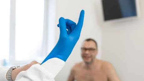 Meinung: Prostatakrebs: Kein Urologen-Finger mehr im Hintern? Gut so!