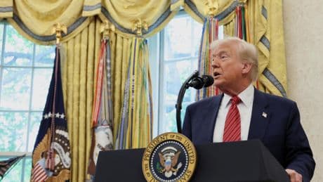 Trump arremete contra el presidente de la Fed tras mantener de nuevo los tipos: "Es un necio que no tiene ni idea"