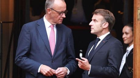 Merz y Macron buscan un acuerdo sobre el futuro caza europeo en el que participa España