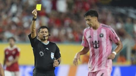 La FIFA estrena cámara corporal en el árbitro para una nueva visión a los espectadores