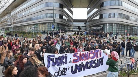 Violenza al Campus Einaudi di Torino, preso d’assalto un evento contro l’antisemitismo