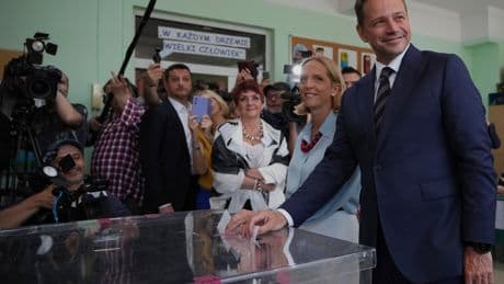 Polonia vota en unas presidenciales de resultado incierto entre un candidato europeísta y un ultraconservador