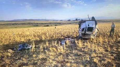 Araç bu hale geldi, aynı aileden 3 kişi hayatını kaybetti