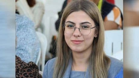 ‘Diktatör Erdoğan’ dövizi taşıdığı için tutuklanmıştı: Öğrenci Esila Ayık’tan mesaj var!