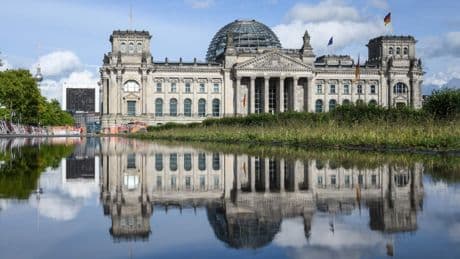Diäten erhöht: Verdienen Mitglieder des Bundestags zu viel Geld?