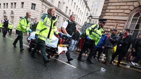 Schock bei Liverpools Meisterparty - Auto rast durch die feiernde Menschenmenge