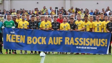 Rassismus im Fußball: „In den Kurven gibt es eindeutig einen Rechtsruck“