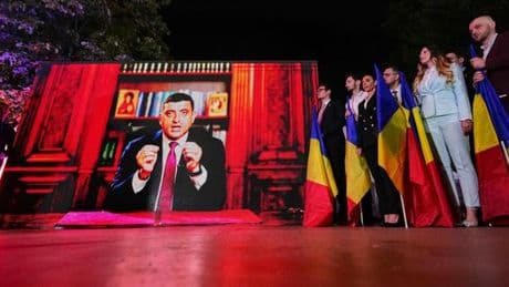 Présidentielle en Roumanie : George Simion, candidat de l’extrême droite, obtient un score écrasant au premier tour