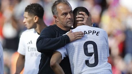 Mbappé, solo ante el Barça