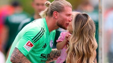 Küsse für Karius  - Diletta-Show beim Schalke-Test