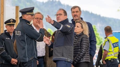 Neues Gesetz: Jetzt stoppt Dobrindt den Familiennachzug von Geflüchteten