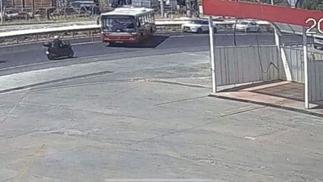 Motosiklet yolcu otobüsüyle çarpıştı: 1 kişi hayatını kaybetti