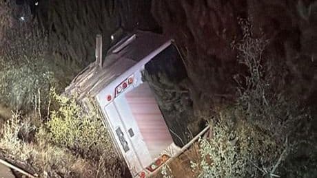 Afyonkarahisar'da feci kaza! Yolcu midibüsü devrildi: 12 kişi yaralı