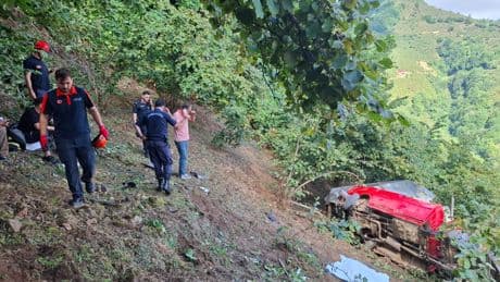Giresun'da fındık işçilerini taşıyan kamyonet devrildi: 1 işçi öldü, 9 kişi yaralandı