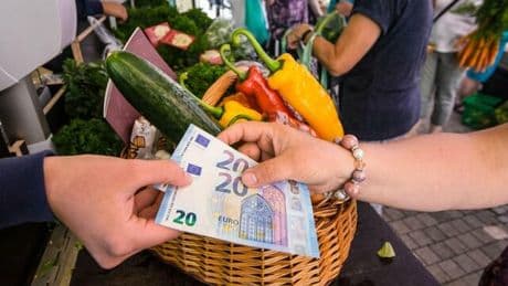 Bargeld in Deutschland: Und Schritt für Schritt zahlen die Deutschen doch mit Karte