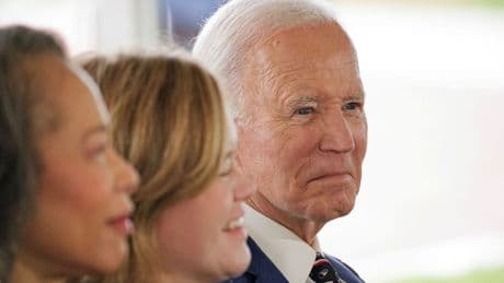 Biden anuncia que ya inició su tratamiento contra el cáncer y que "el pronóstico es bueno"