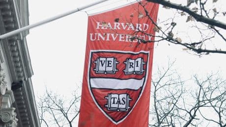 L'université Harvard refuse de céder aux exigences de Donald Trump et ça pourrait lui coûter cher