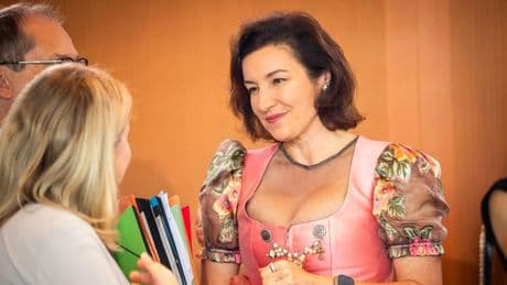 "Dirndlgate": Was die deutsche Politik von Dorothee Bär lernen kann