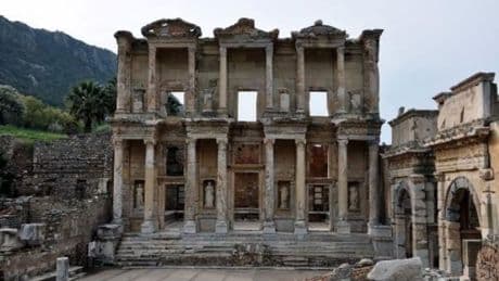Efes Müzesi 3500 yıllık tarihsel sürece ışık tutuyor