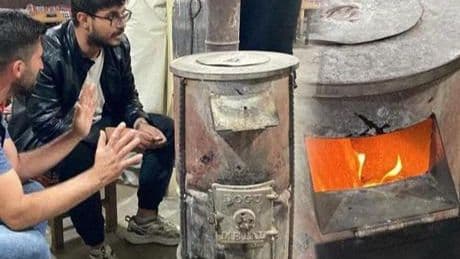 Yazın ortasında şaşırtan manzara! ‘Herkes denize giriyor, biz ısıtmaya çalışıyoruz'