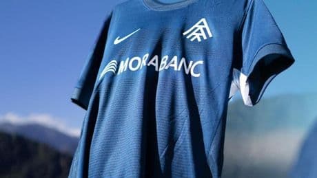 La nueva camiseta del Andorra homenajea a los abonados del regreso a Segunda