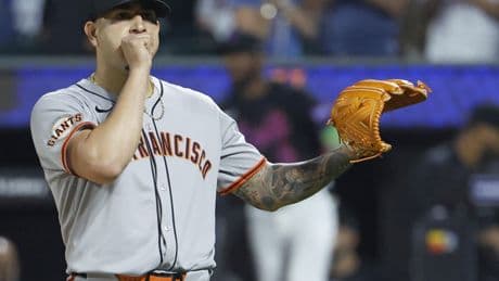 Traded pitchers fly home with ex-teams before Mets loss to Giants
