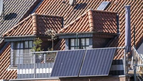 Balkonkraftwerk mit 800 Watt erlaubt? Diese Obergrenze gilt
