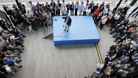 Camps seguirá con su ofensiva y la izquierda la usa para cuestionar a Carlos Mazón