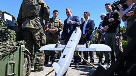 Boris Pistorius auf Sommerreise: Eine Drohnenshow für den Minister