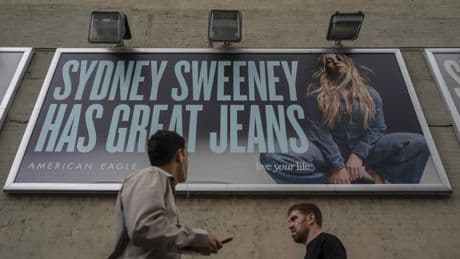 Rassismus-Vorwürfe: Jeansmarke verteidigt ihre Werbung mit Sydney Sweeney