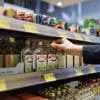 An Quengelgassen und Tankstellen: Drogenbeauftragter Streeck will Alkoholverkauf einschränken