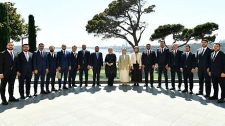 Emine Erdoğan, TÜGVA Yönetim Kurulu ile bir araya geldi