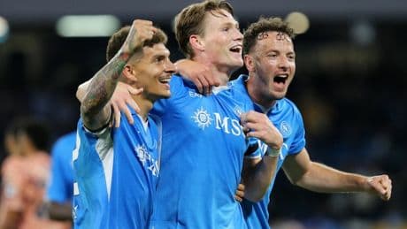 Napoli, altra notte di caos e passione sognando lo Scudetto