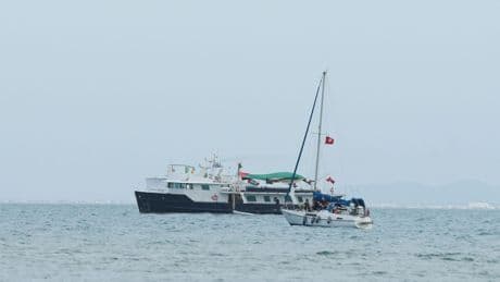 Una embarcación de la Flotilla Sumud rumbo a Gaza denuncia un ataque en el puerto de Túnez