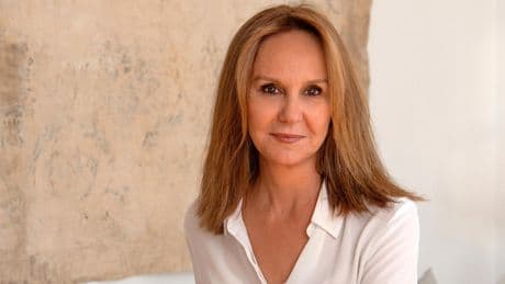 'Por si un día volvemos': María Dueñas traza una emotiva historia de huida, memoria y supervivencia