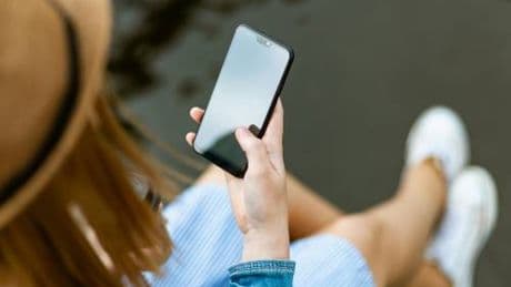 Smartphone, scattano le nuove regole: cosa cambia dal 20 giugno