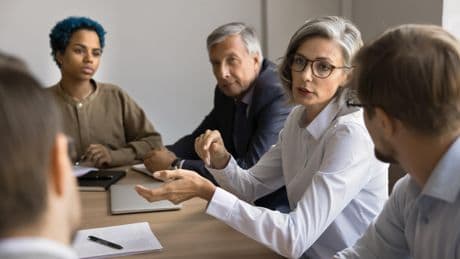 Les Français travaillent-ils vraiment 100 heures de moins par an que les Allemands ?